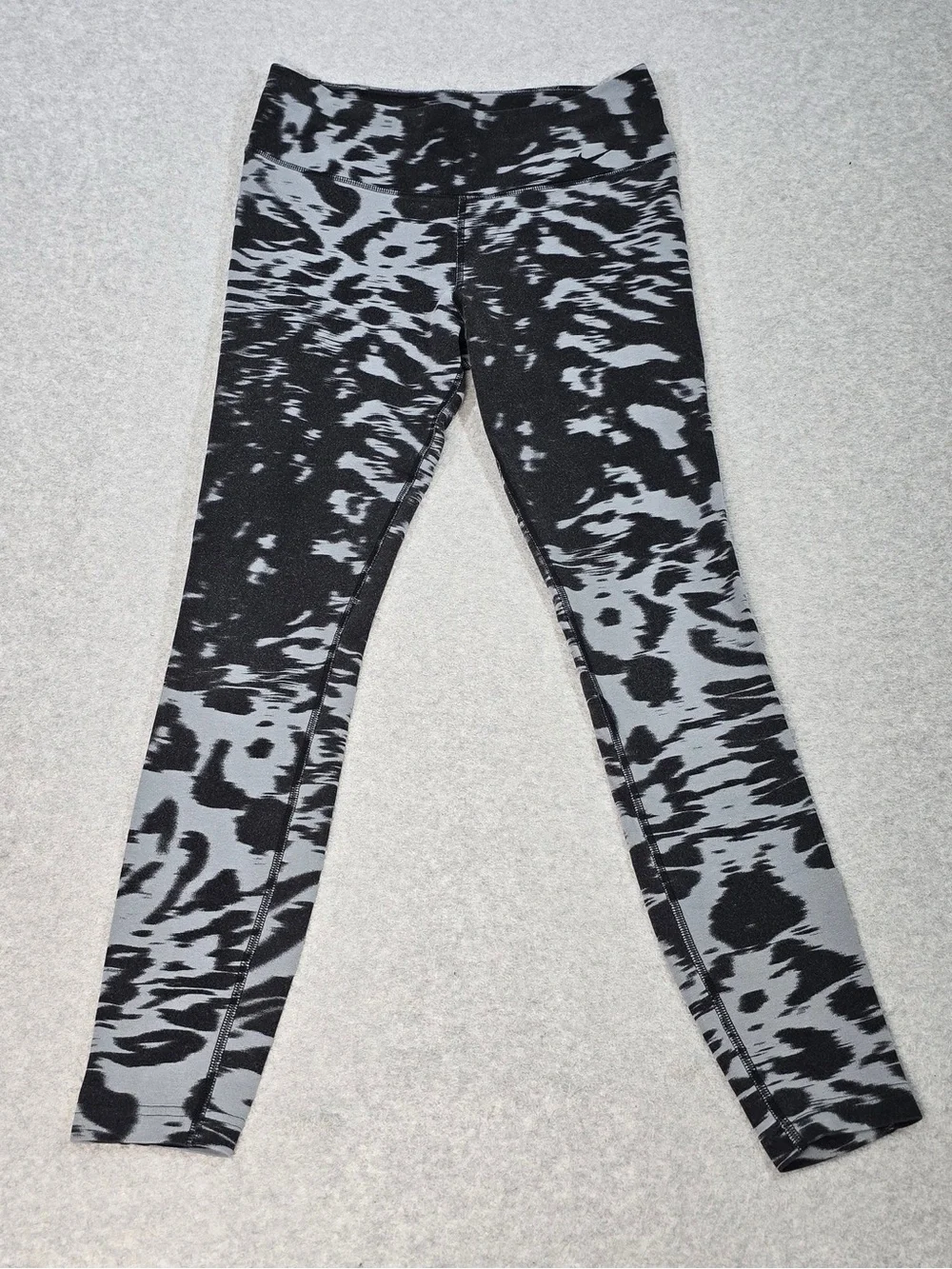 Nike Dri-FIT Women’s Ankle Leggings Medium Regular Black/Gray Abstract